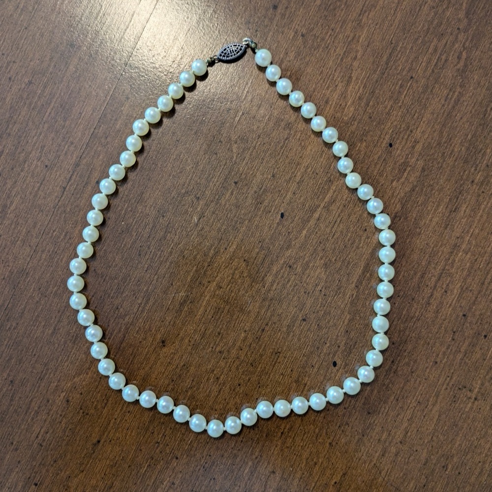 Vintage cultured white pearl necklace
